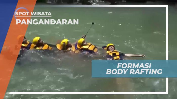 Membentuk Formasi Saat Body Rafting di Green Canyon Pangandaran