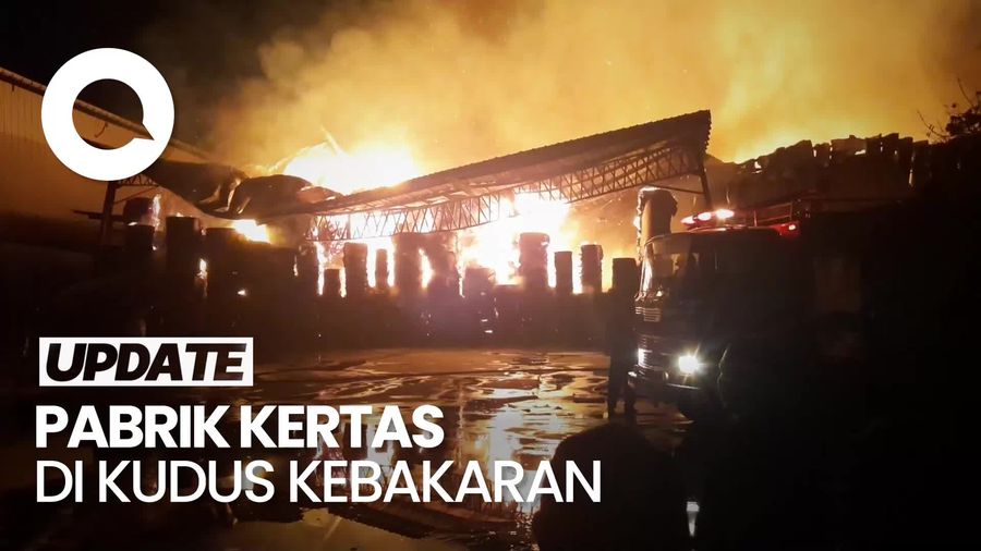 Kebakaran Pabrik Kertas di Jekulo Kudus Belum Padam Usai 10 Jam