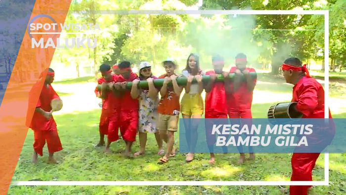 Melihat Atraksi Kesenian Bambu Gila di Pantai Natsepa Maluku