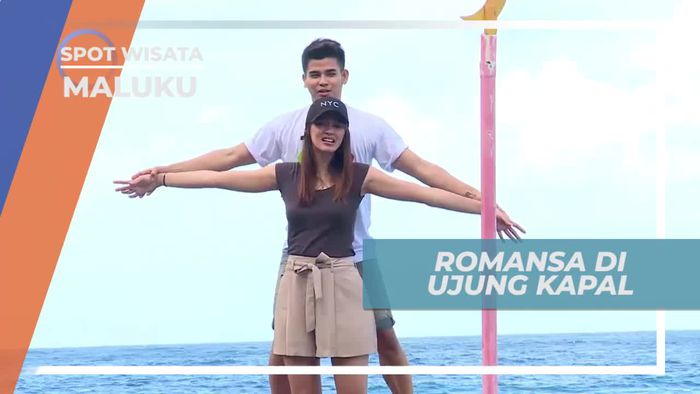 Berpose ala Film Titanic di Museum Kapal Maluku