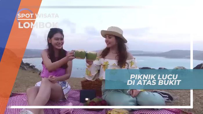 Piknik Asik Ditemani Panorama Sunset di Atas Bukit, Lombok 
