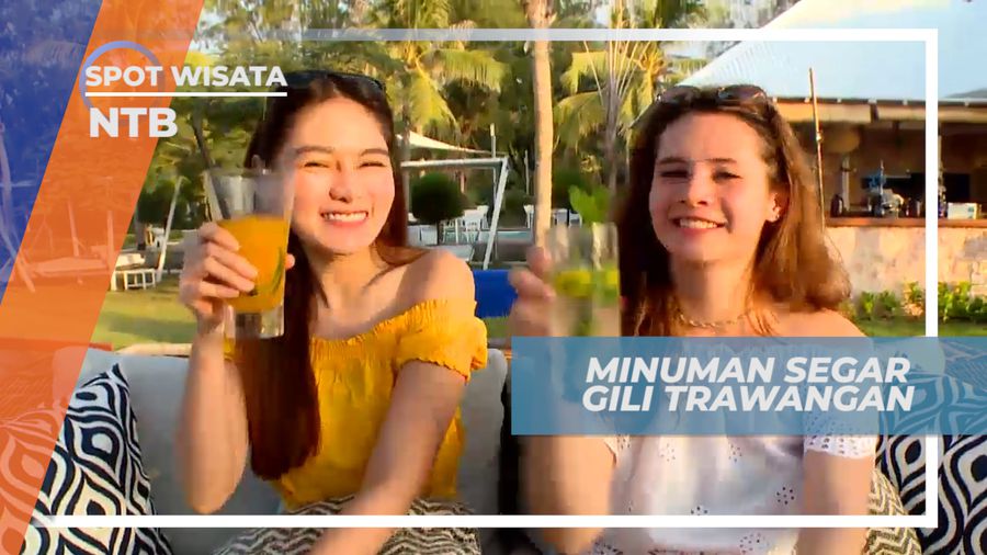 Menikmati Minuman Segar di Tepi Pantai, Gili Trawangan Lombok