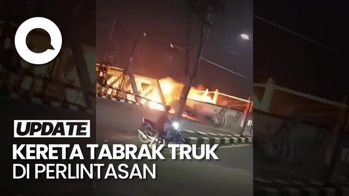 Momen Horor Truk Trailer Meledak Usai Ditabrak KA Brantas di Semarang