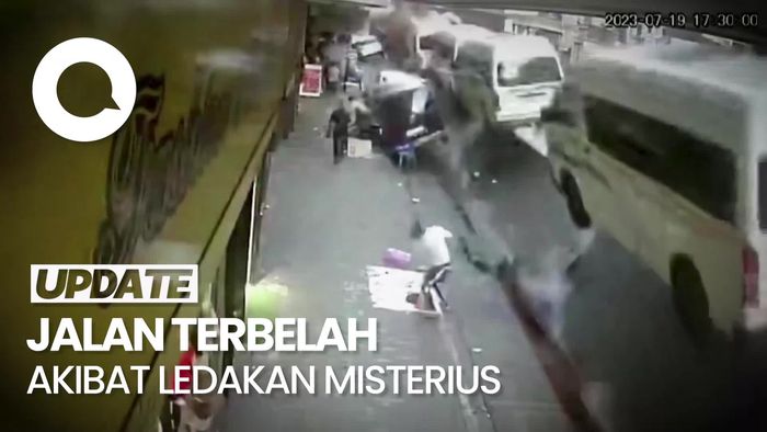 Detik-detik Ledakan Misterius Terjadi di Afsel, Buat Jalan Terbelah