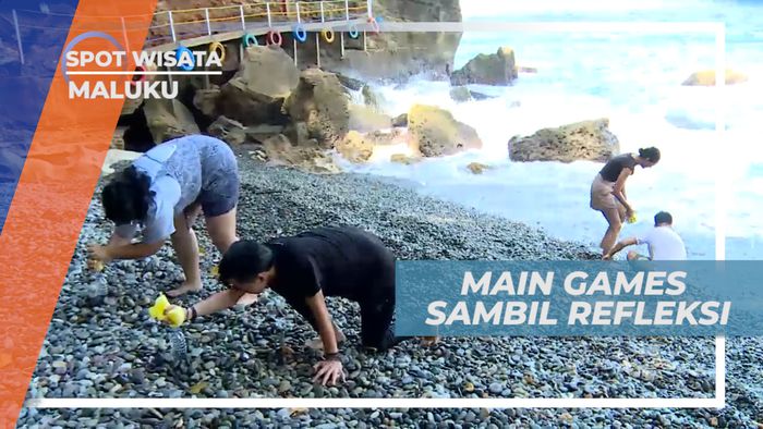 Hilangkan Penat Bermain Games di Tepi Pantai Batu Kapal, Maluku