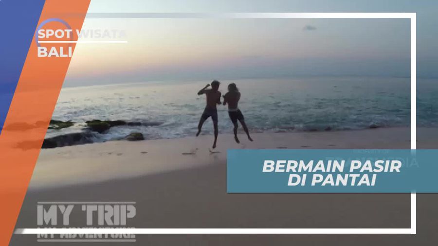 Seru-seruan Bermain Pasir di Pantai Tegal Wangi Bali