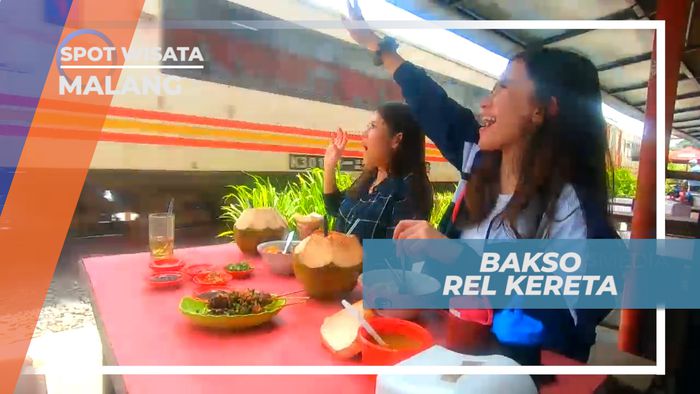Menyantap Lezatnya Kuliner Bakso Legendaris di Pinggir Rel Kereta Api, Malang