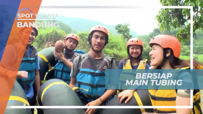 Memakai Alat Keselamatan Sebelum Bermain Tubing di Bandung