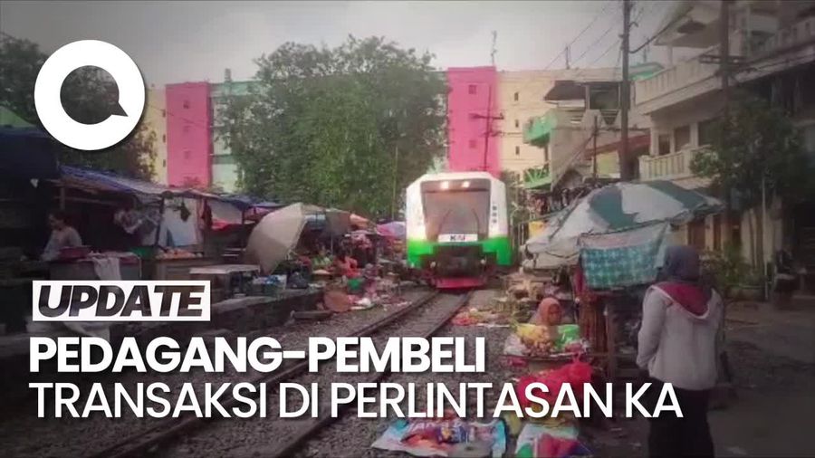 Pasar Ekstrem Surabaya, Transaksi Jual Beli di Perlintasan Kereta Api