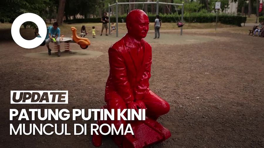 Patung Putin Merah Tunggangi Tank Jadi Mainan Anak-anak di Italia