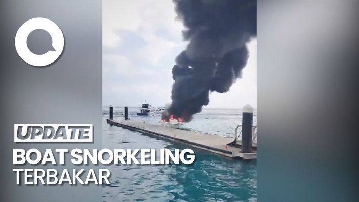 Penampakan Kobaran Api Melahap Boat Wisata Snorkeling di Nusa Penida