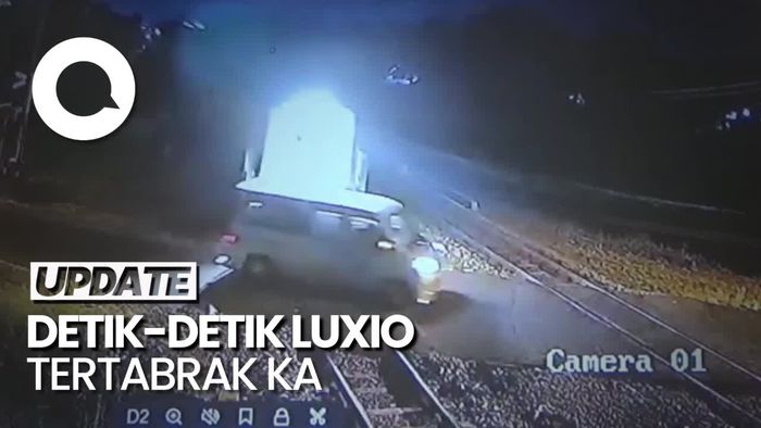 Rekaman CCTV Luxio Tertabrak KA Dhoho di Jombang