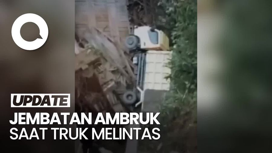Truk Terjun ke Sungai saat Jembatan yang Dilewati Ambruk di Tabalong Kalsel