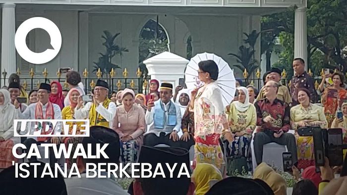 Aksi Lenggak-Lenggok Menteri Jokowi Tampil di Catwalk Istana Berkebaya
