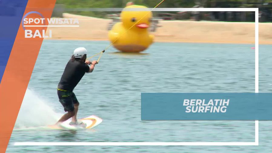 Berlatih Surfing di Kawasan Wisata Air Bali