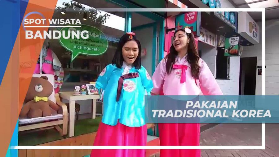 Mencoba Memakai Pakaian Tradisional Korea di Bandung