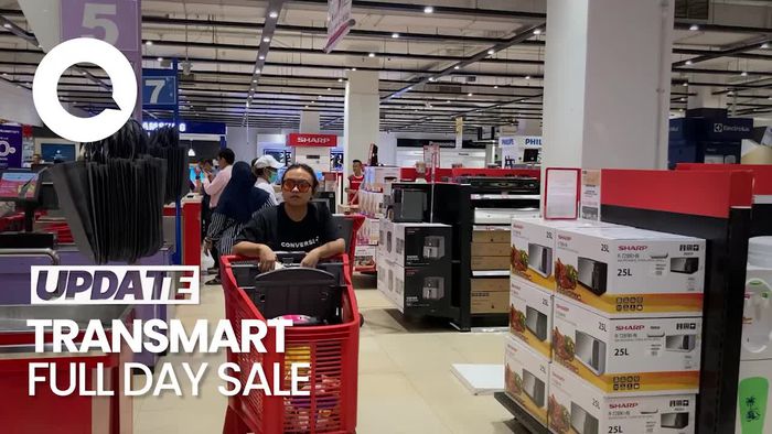 Warga Mulai Berburu Diskon di Transmart Full Day Sale Hari Ini!