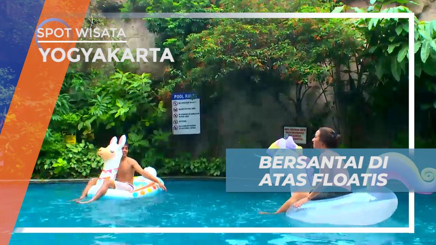 Bersantai di Kolam Renang Sambil Bermain Floaties, Yogyakarta