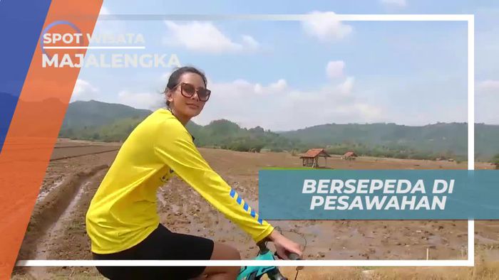 Bersepeda Melintasi Area Persawahan Majalengka