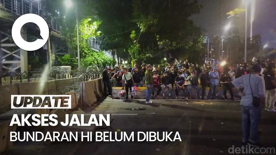 Massa Demo di Patung Kuda Bertahan Malam Ini, Brimob Bersiaga 