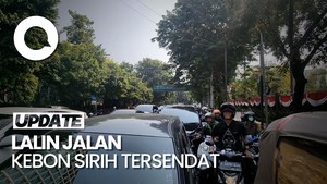 Massa Buruh Blokade Jalan MH Thamrin, Klakson Kendaraan Bersahutan