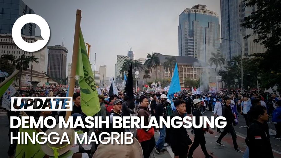 Massa Demo di Patung Kuda Nyalakan Flare, Polisi Ambil Langkah Persuasif
