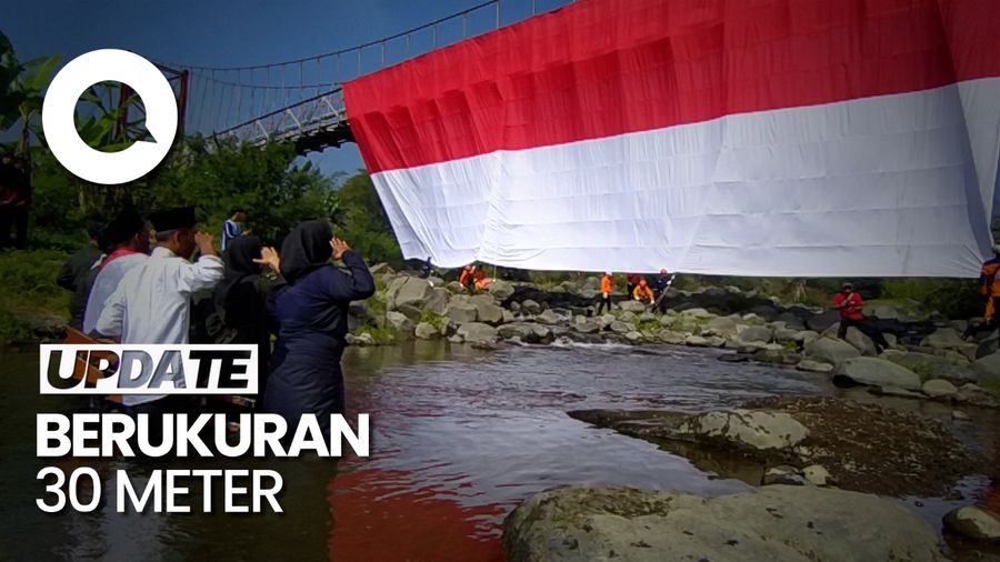 Momen Pengibaran Bendera Merah Putih Raksasa di Temanggung