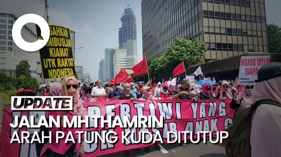 Massa Buruh Blokade Jalan MH Thamrin, Tuntut UU Ciptaker Dicabut