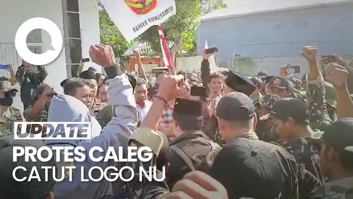 Puluhan Banser Geruduk Kantor PKS Jember Protes Banner Caleg Berlogo NU
