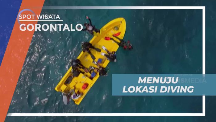 Menyiapkan Perlengkapan Untuk Menuju Lokasi Diving di Gorontalo