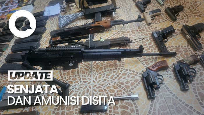 Senjata-senjata yang Diamankan di Rumah Karyawan KAI Terduga Teroris