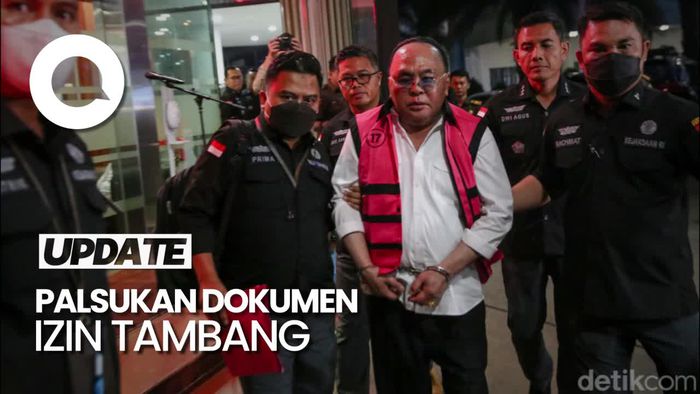 Penampakan Anggota DPR Ismail Thomas Pakai Rompi Tahanan Kejagung