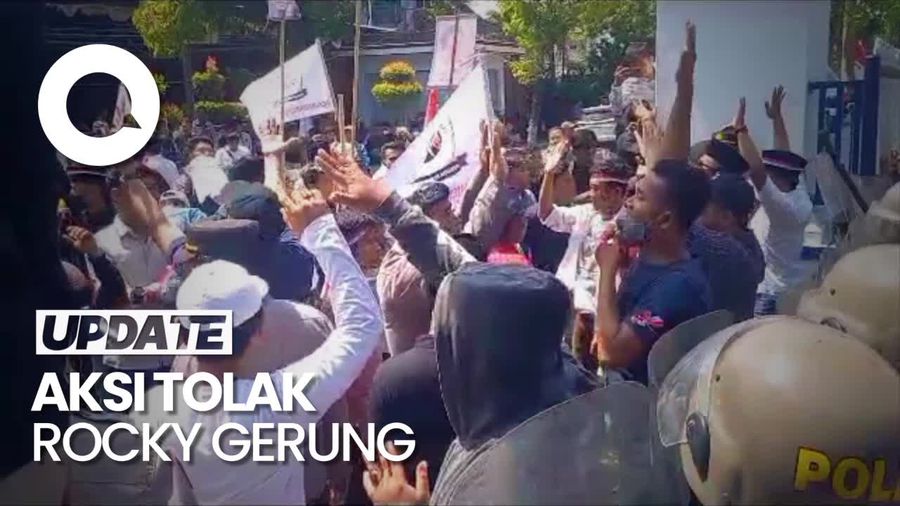 Sederet Fakta Kericuhan Massa Demo Tolak Rocky Gerung di Sampang Madura