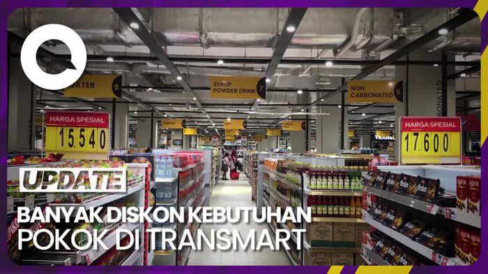 Jelang HUT ke-78 RI, Warga Antusias Merdeka Belanja di Transmart