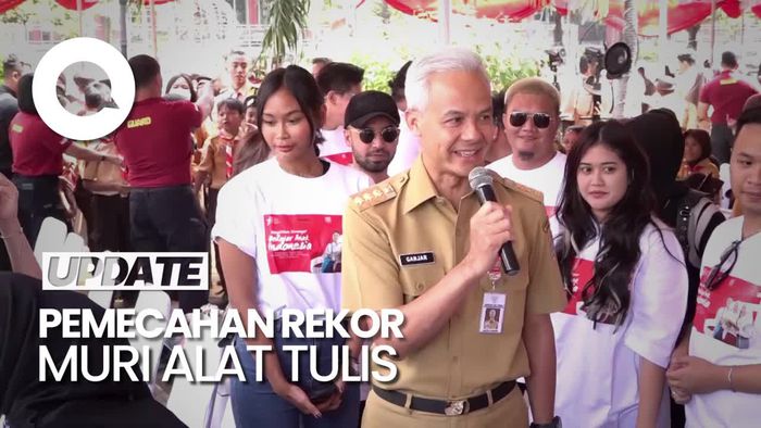 Ganjar Hadiri Acara Pemecahan Rekor MURI Pemberian Ribuan Alat Tulis di Jateng