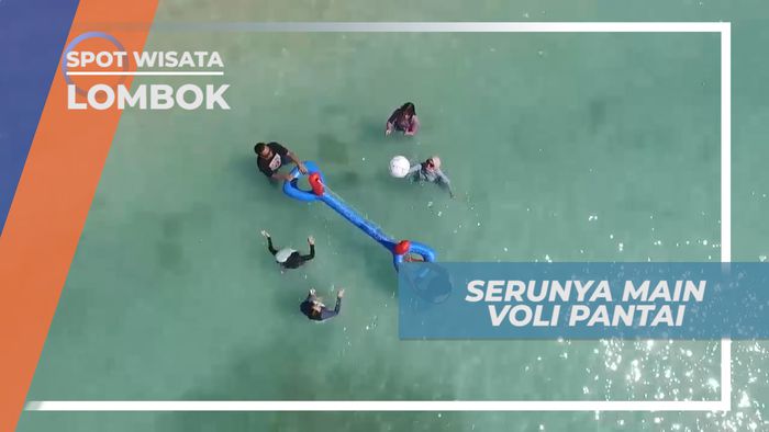 Seru-seruan Habiskan Waktu, Adu Smash Bermain Voli di Pantai, Lombok