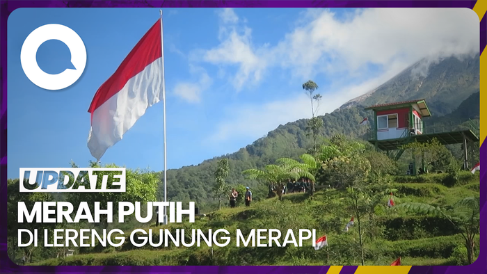 Momen Bendera Merah Putih Raksasa Berkibar di Lereng Gunung Merapi