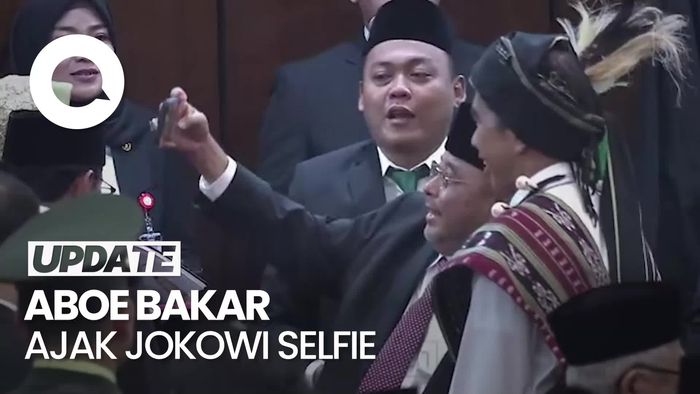 Momen Sekjen PKS Minta Selfie Bareng Jokowi Usai Sidang Tahunan