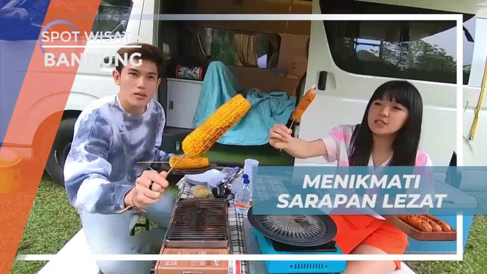 Menikmati Kelezatan Jagung dan Sosis Bakar Saat Berkemah, Bandung