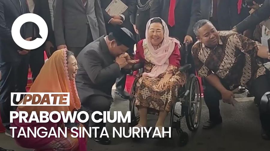 Prabowo Berlutut dan Cium Tangan Istri Gus Dur Usai Sidang Tahunan MPR