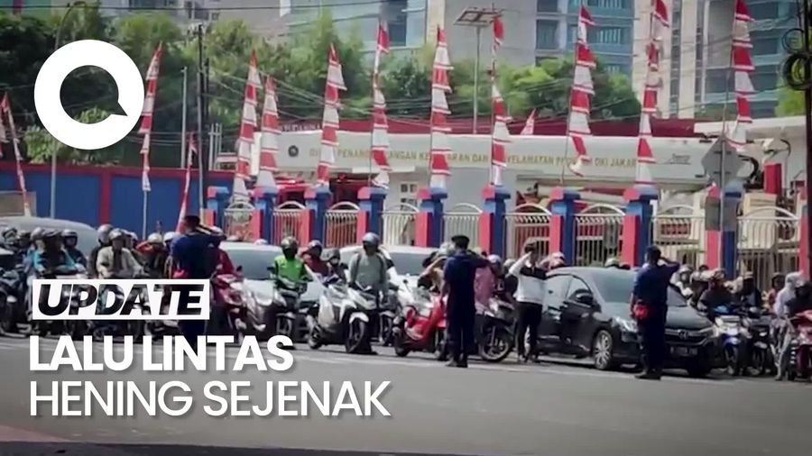 Momen Pengendara di Jaktim Ambil Sikap Sempurna saat HUT Ke-78 RI