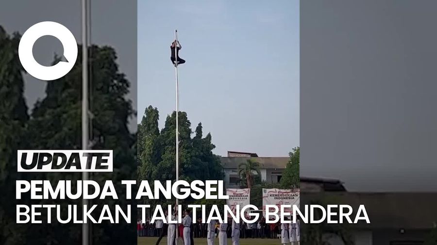 Aksi Pria di Tangsel, Panjat Tiang Bendera Gegara Tali Putus saat Upacara