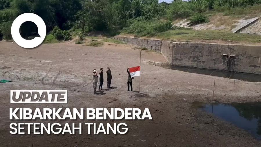 Kritik Pencemaran Sungai, Warga Karawang Kibarkan Bendera Setengah Tiang 