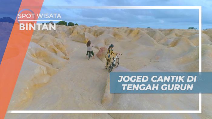 Seru-seruan Habiskan Waktu di Tengah Gurun Pasir Telaga Biru, Bintan