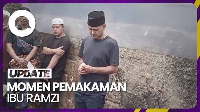 Tangis Razmi Pecah di Pemakaman Sang Ibu