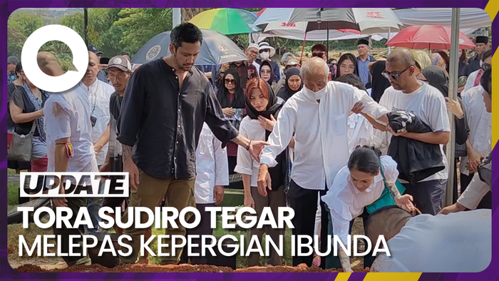 Ketegaran Tora Sudiro Antar Ibunda ke Peristirahatan Terakhir