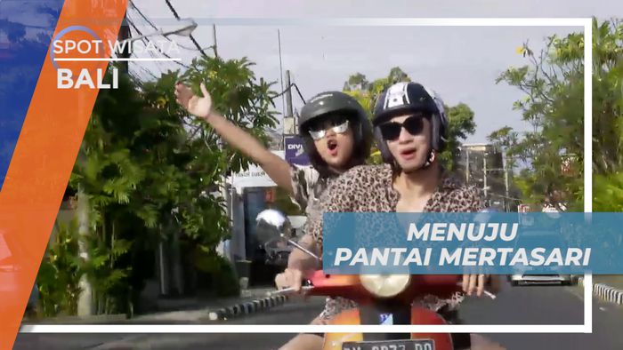 Menikmati Perjalanan Naik Vespa Menuju Pantai Mertasari, Bali