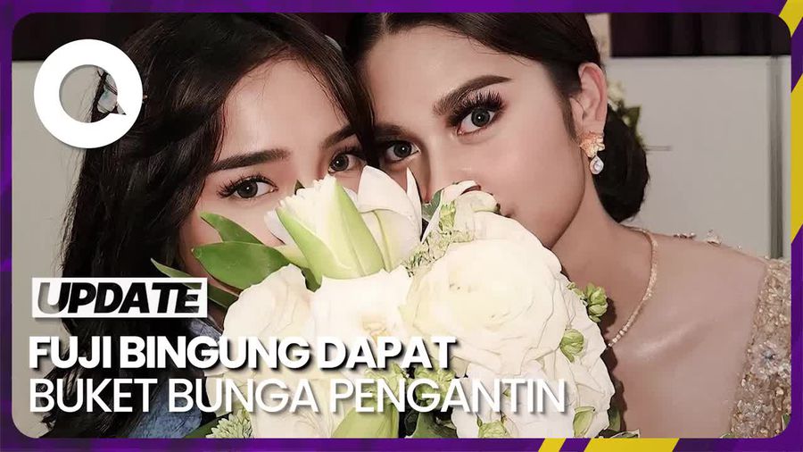 Reaksi Fuji Usai Dapat Bunga Pengantin dari Azizah Putri Andre Rosiade