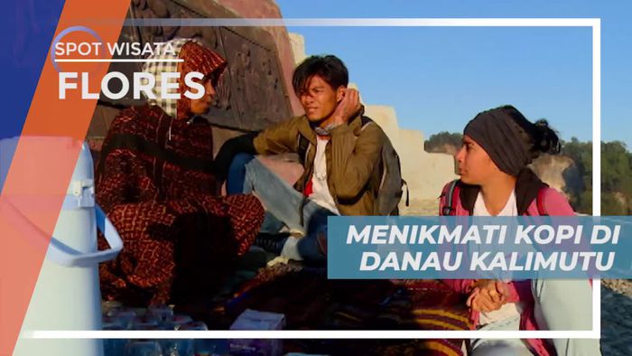 Seruput Hangat Kopi di Danau Kelimutu Flores