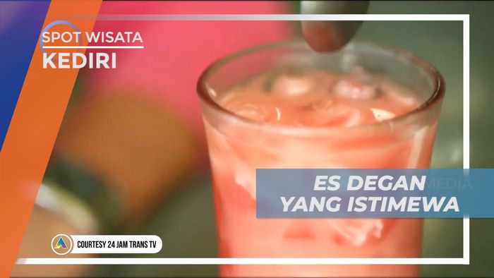 Menikmati Segarnya Es Kelapa Muda yang Legendaris, Kediri
